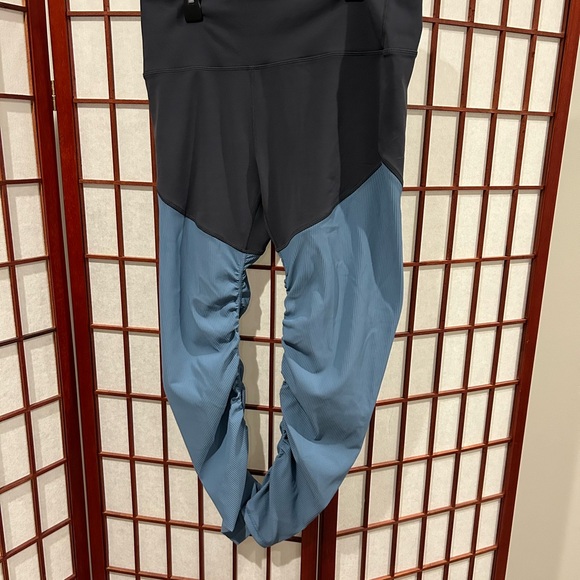 Zyia adjustable bra and legging set - Picture 5 of 7